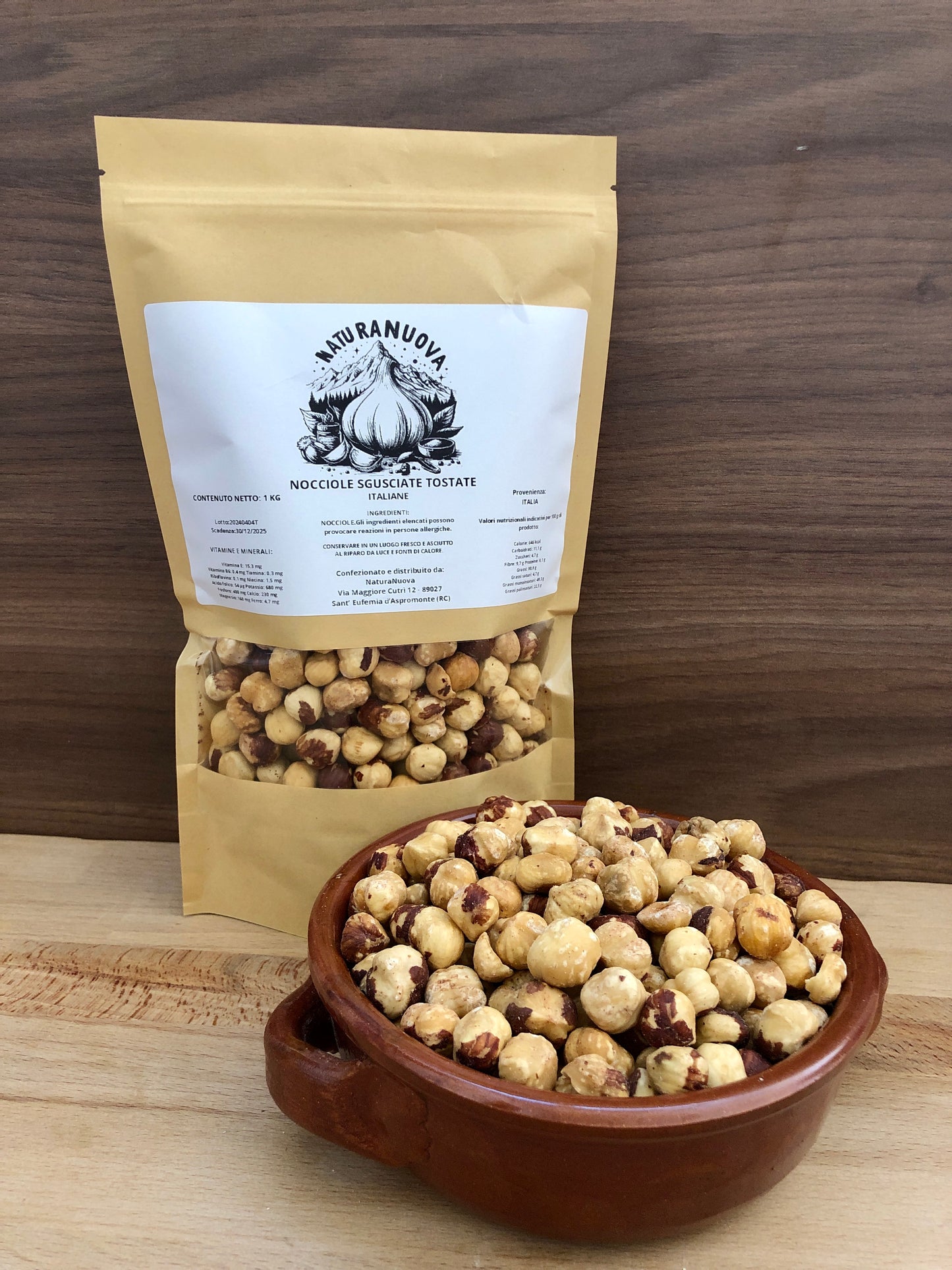 Nocciole Sgusciate Tostate Italiane - Calibro Extra - a Lenta Tostatura 1 Kg - Prodotto di Qualità Superiore in Formato Richiudibile -