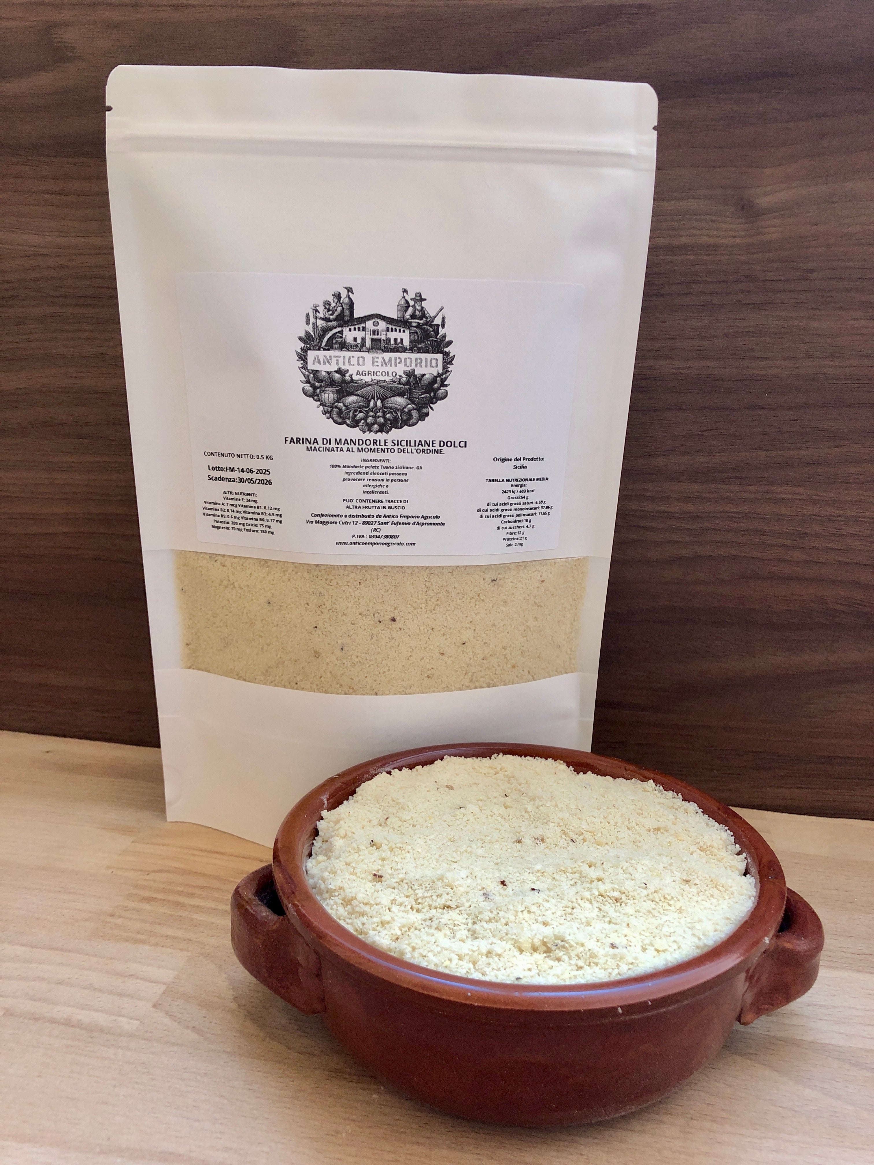 Farina di Mandorle Siciliane Dolci e Pelate - Macinata al Momento dell'Ordine