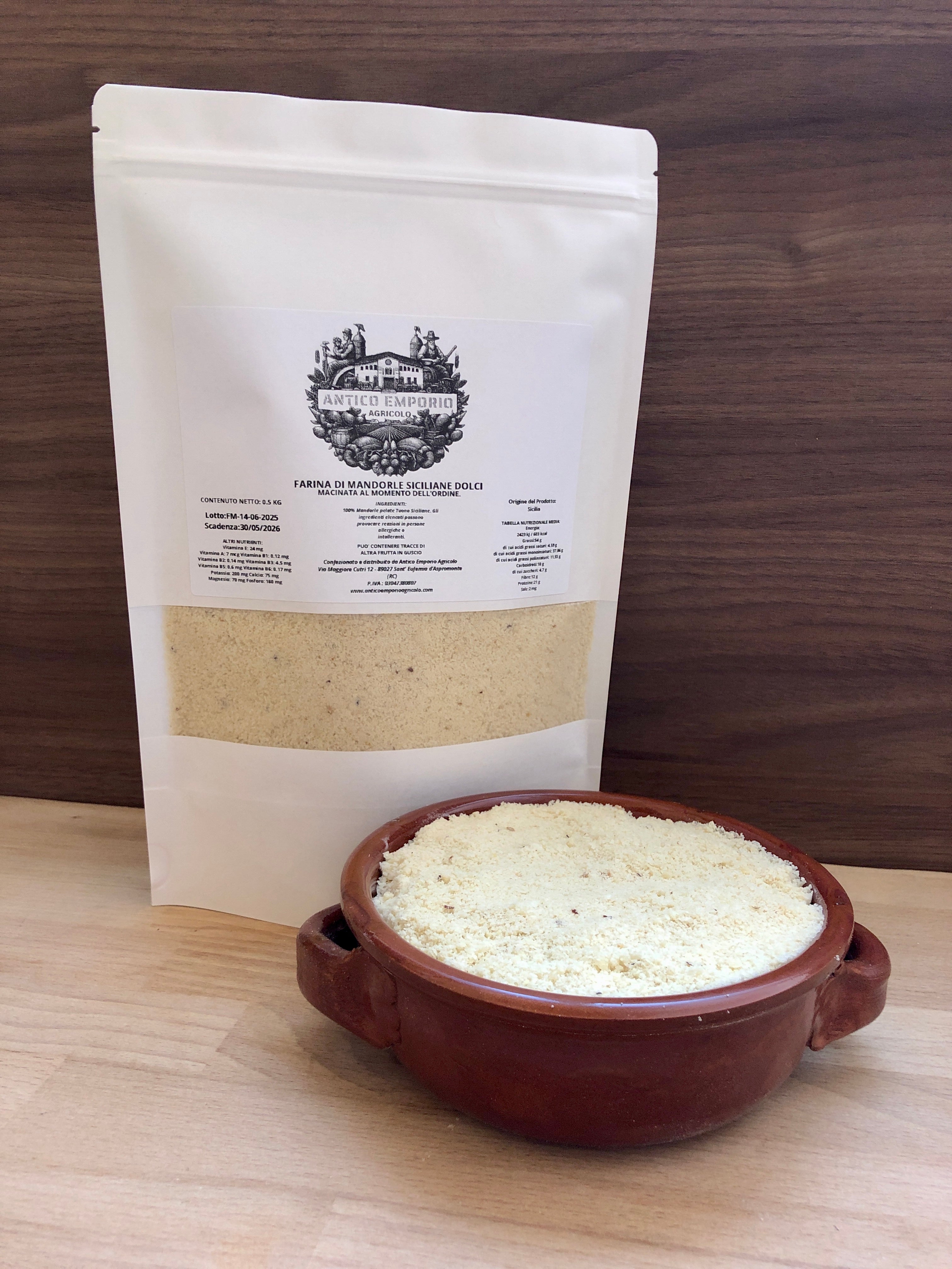 Farina di Mandorle Siciliane Dolci e Pelate - Macinata al Momento dell'Ordine