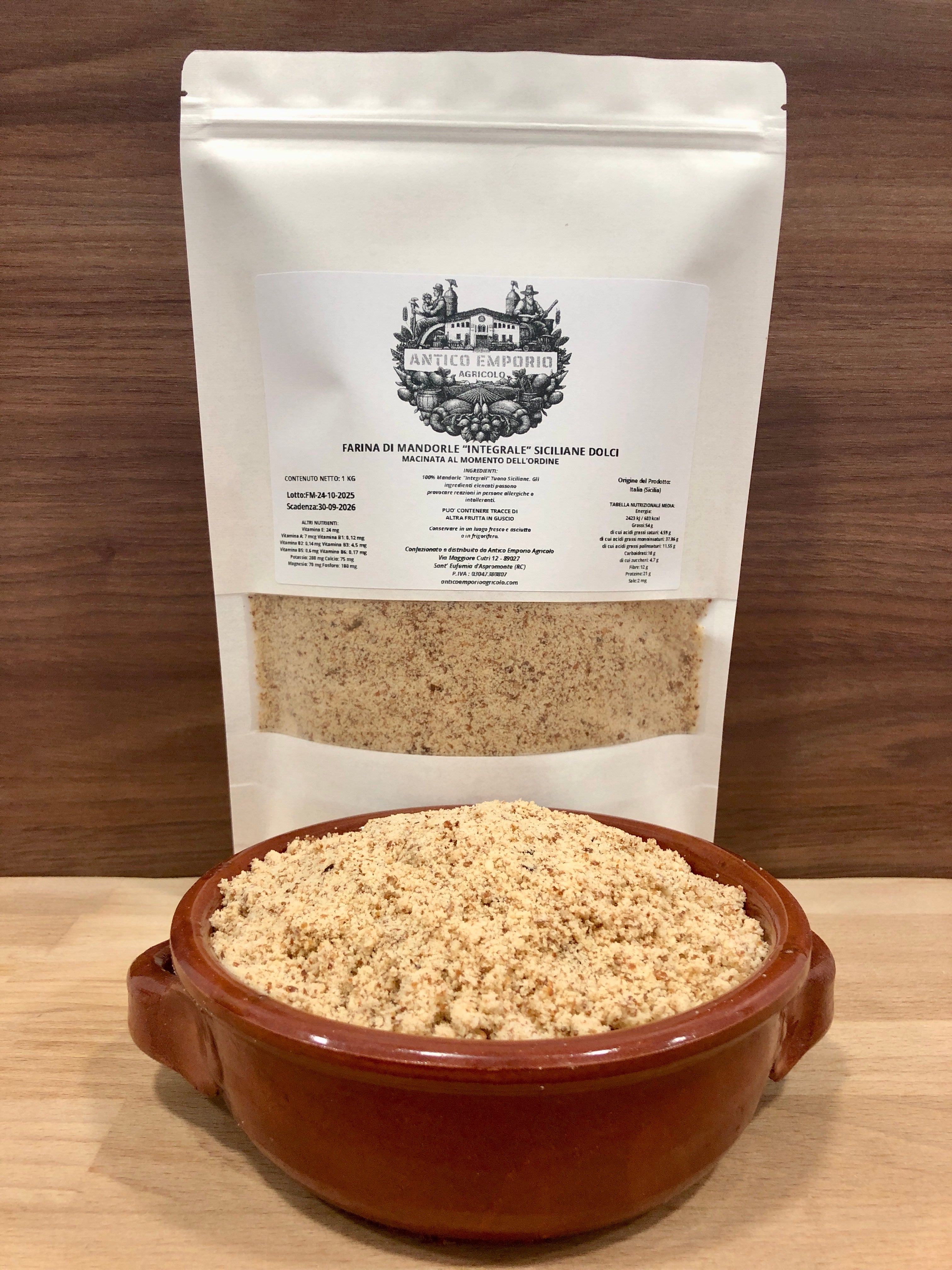 Farina di Mandorle Siciliane Integrale Macinata al Momento dell'Ordine