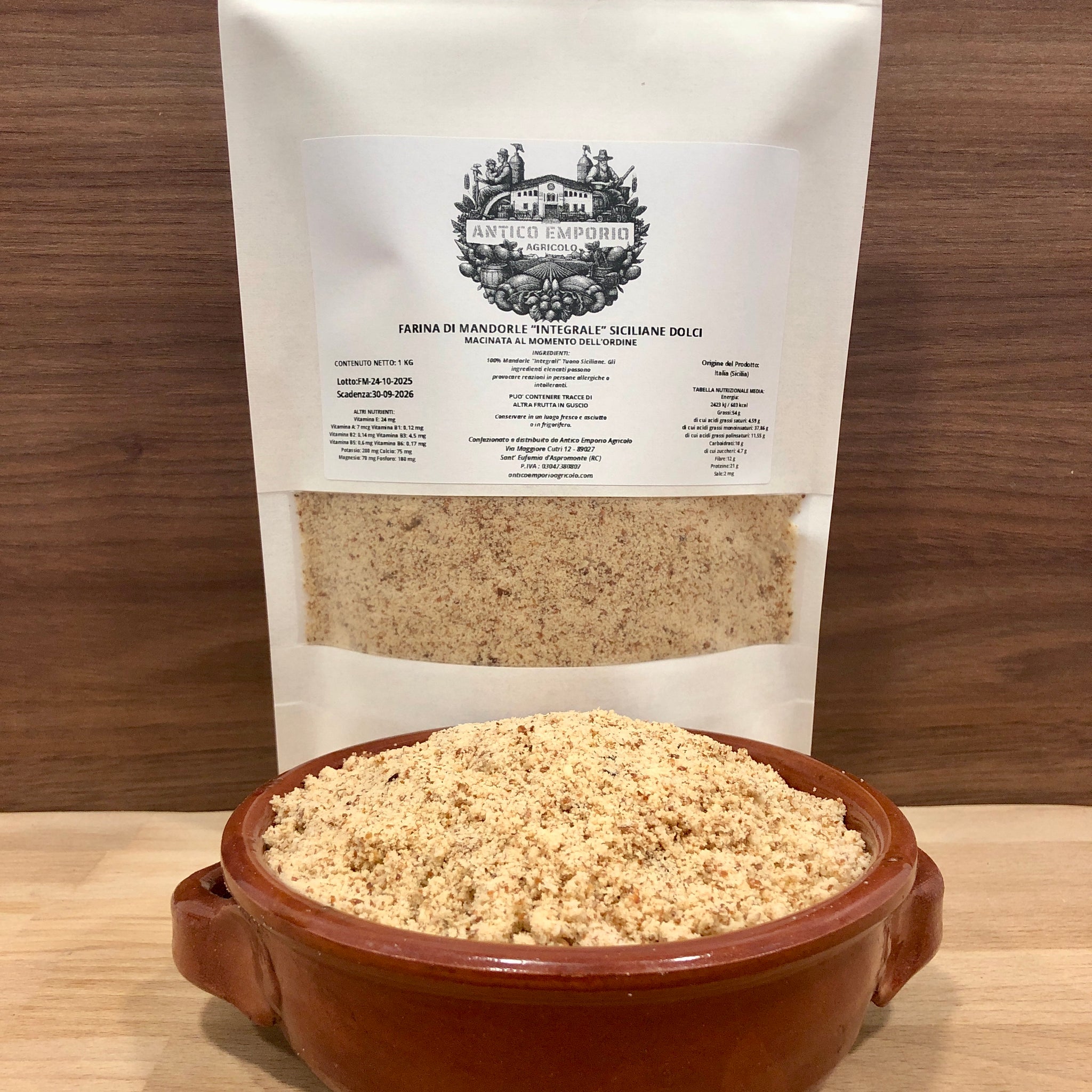 Farina di Mandorle Siciliane Integrale Macinata al Momento dell'Ordine