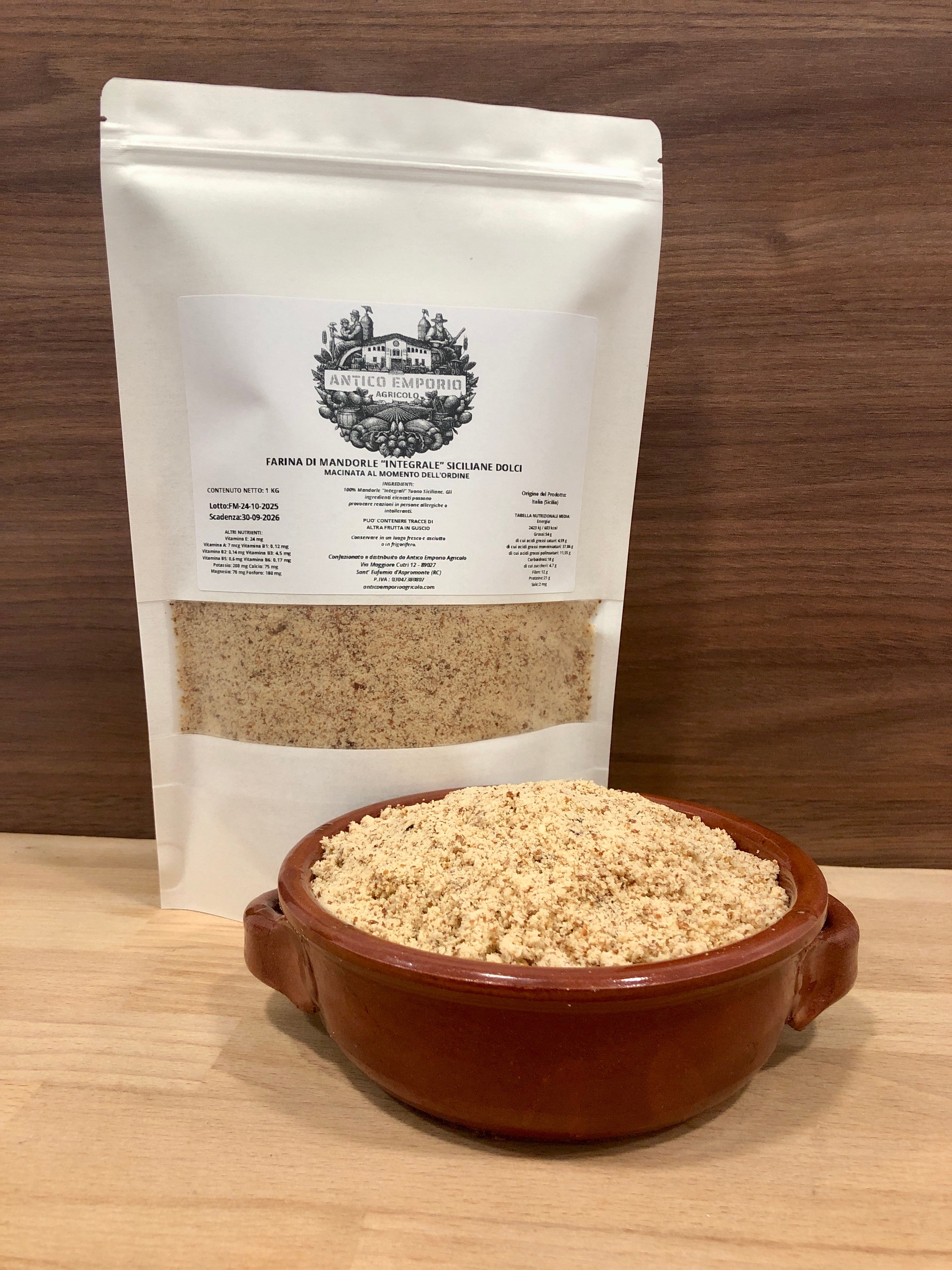 Farina di Mandorle Siciliane Integrale Macinata al Momento dell'Ordine