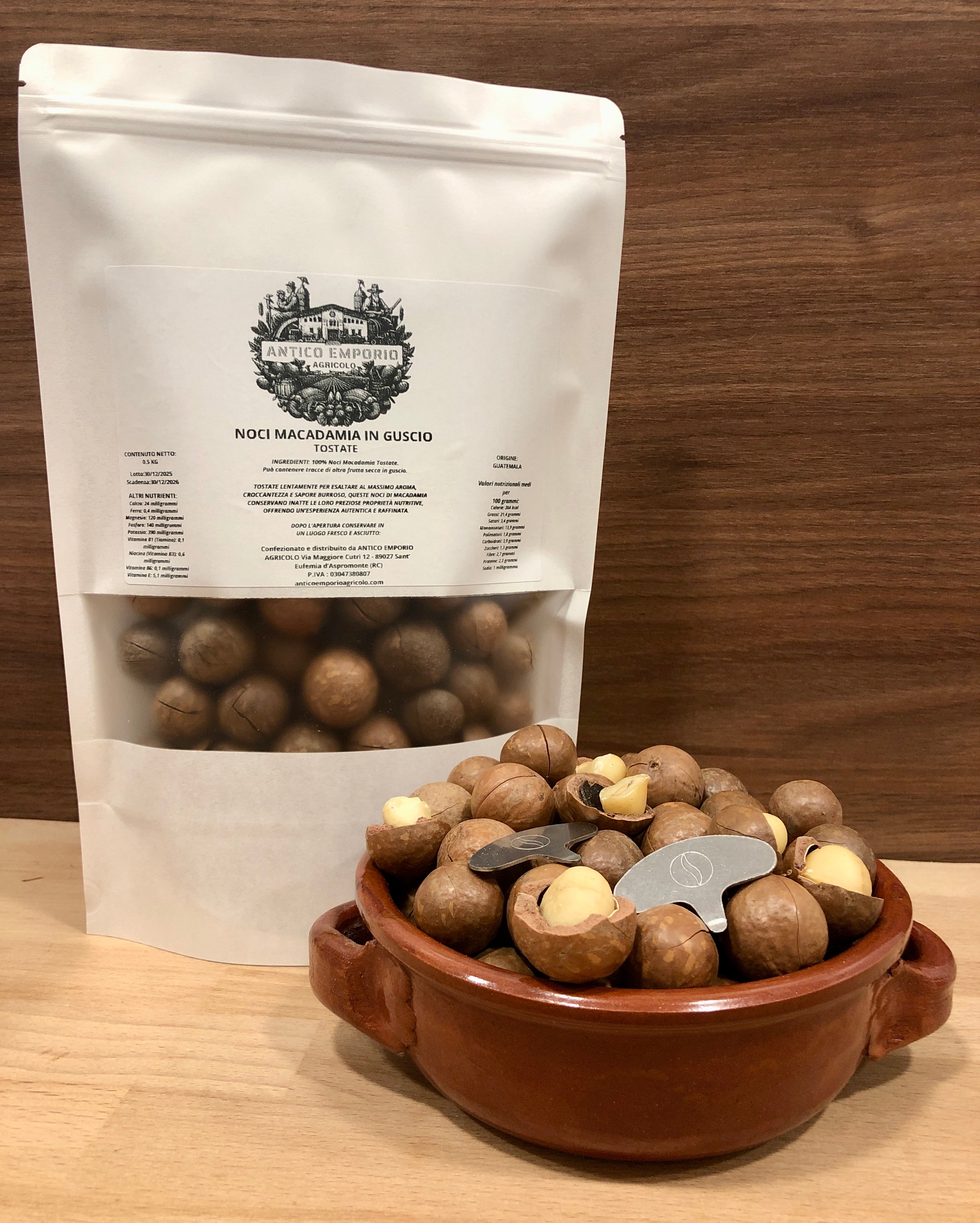 Noci Macadamia in Guscio Tostate - Pre-Crack