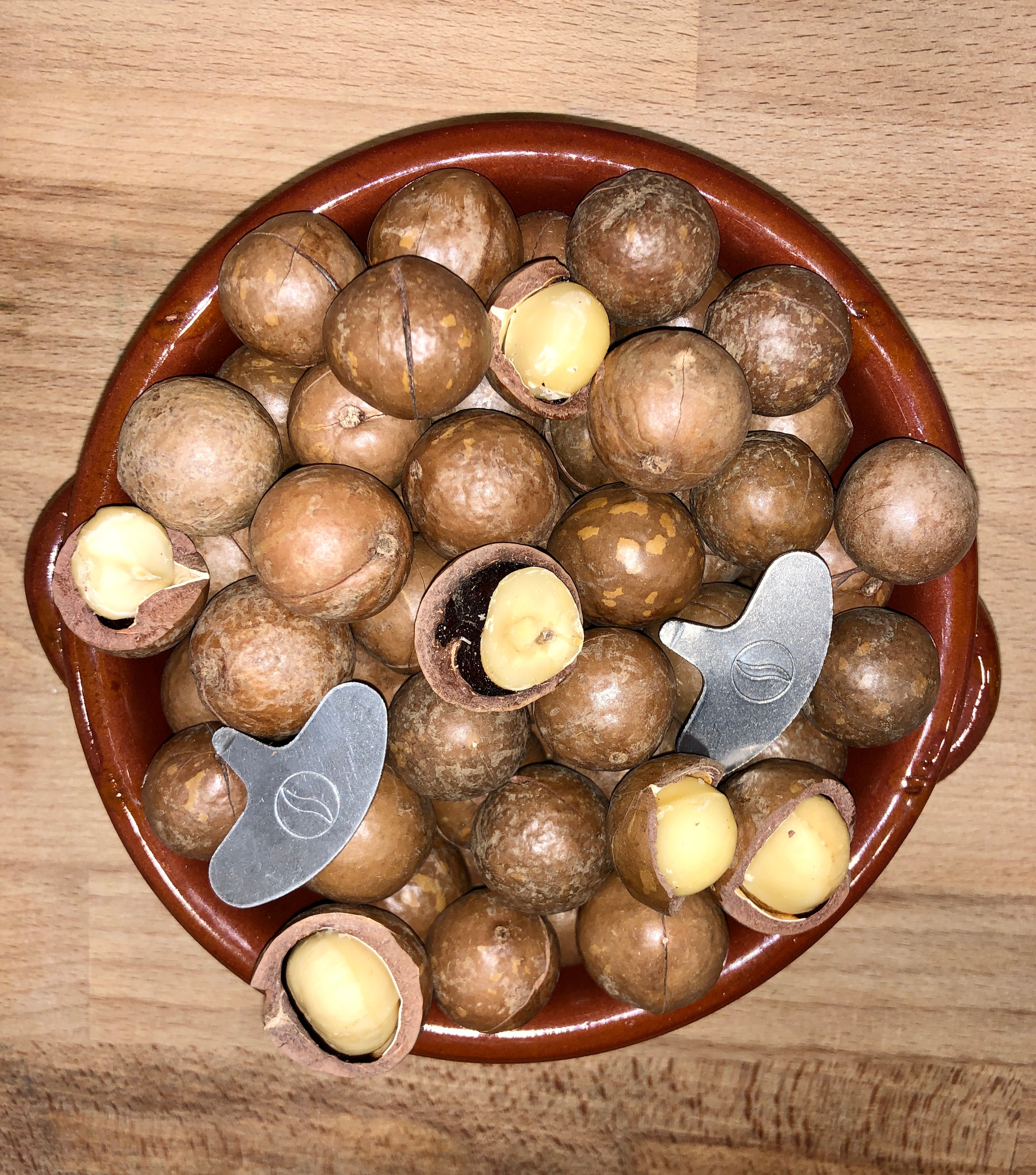 Noci Macadamia in Guscio Tostate - Pre-Crack