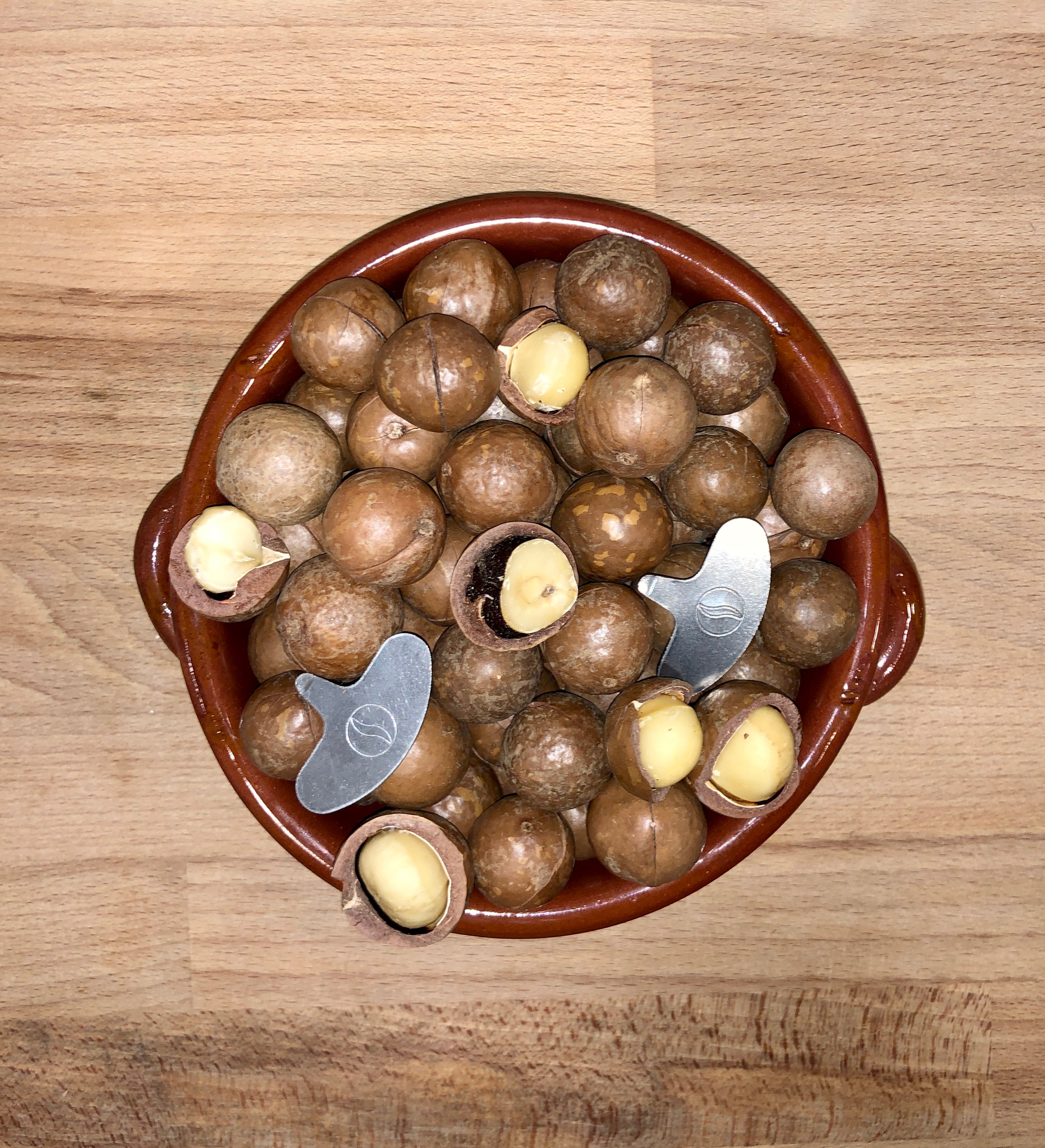 Noci Macadamia in Guscio Tostate - Pre-Crack