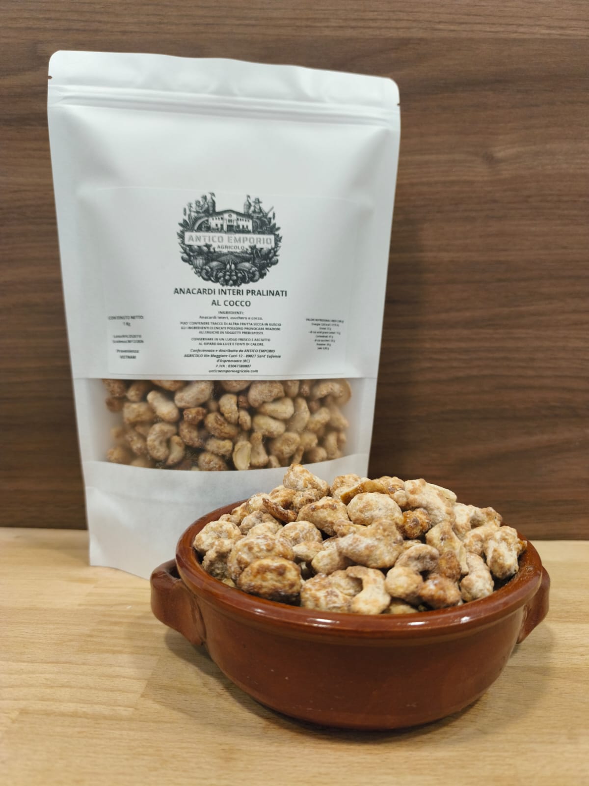 Anacardi Interi Pralinati al Cocco