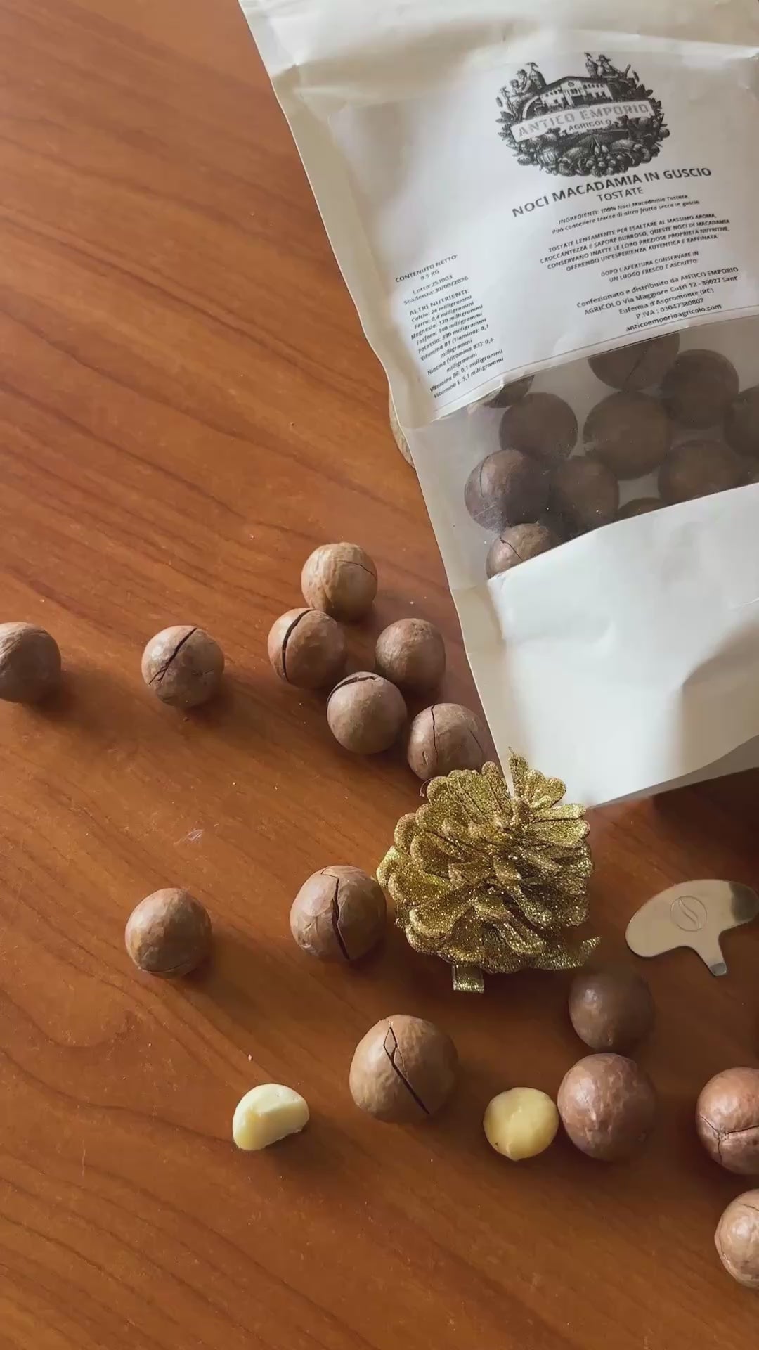 Noci Macadamia in Guscio Tostate - Pre-Crack